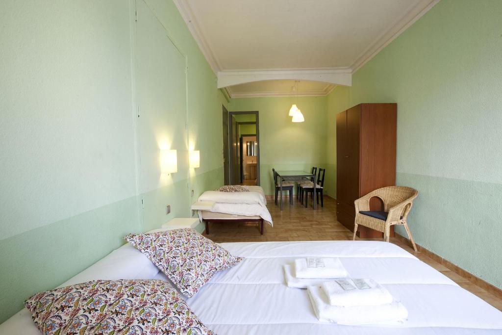 Hostal Agua Alegre Барселона Номер фото
