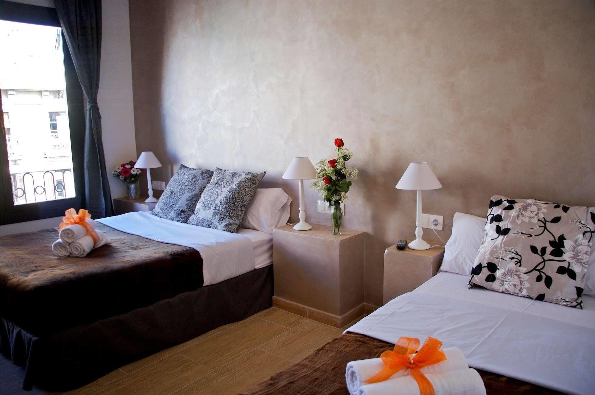 Hostal Agua Alegre Барселона Екстер'єр фото